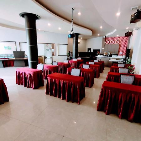 Os Hotel Tanjung Uncang Sagulung Eksteriør billede