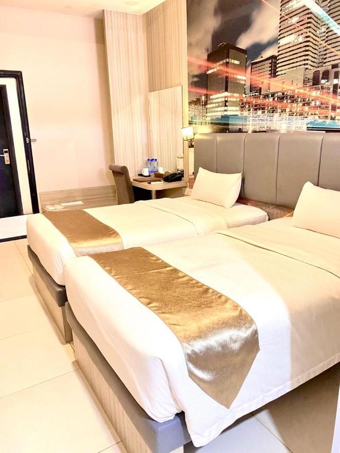 Os Hotel Tanjung Uncang Sagulung Eksteriør billede