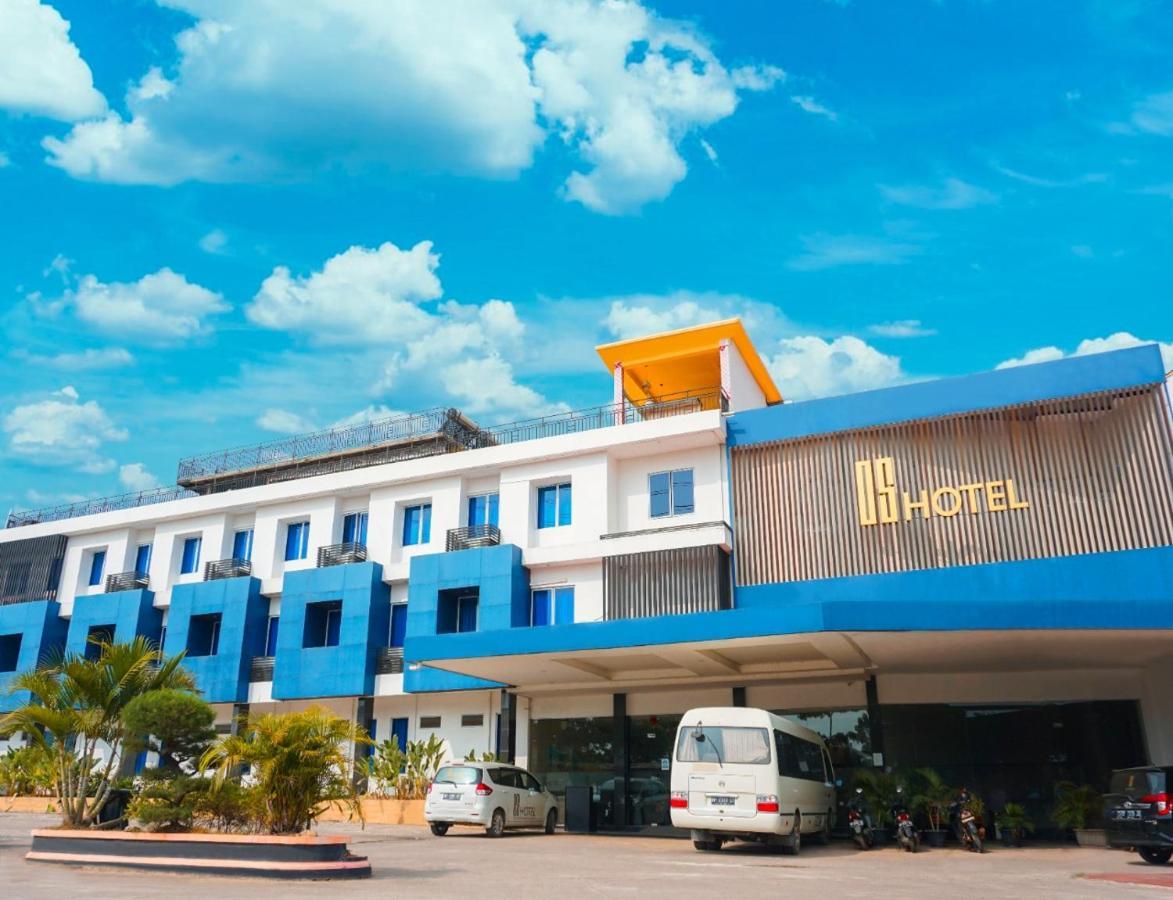 Os Hotel Tanjung Uncang Sagulung Eksteriør billede