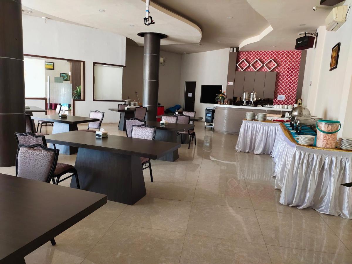 Os Hotel Tanjung Uncang Sagulung Eksteriør billede
