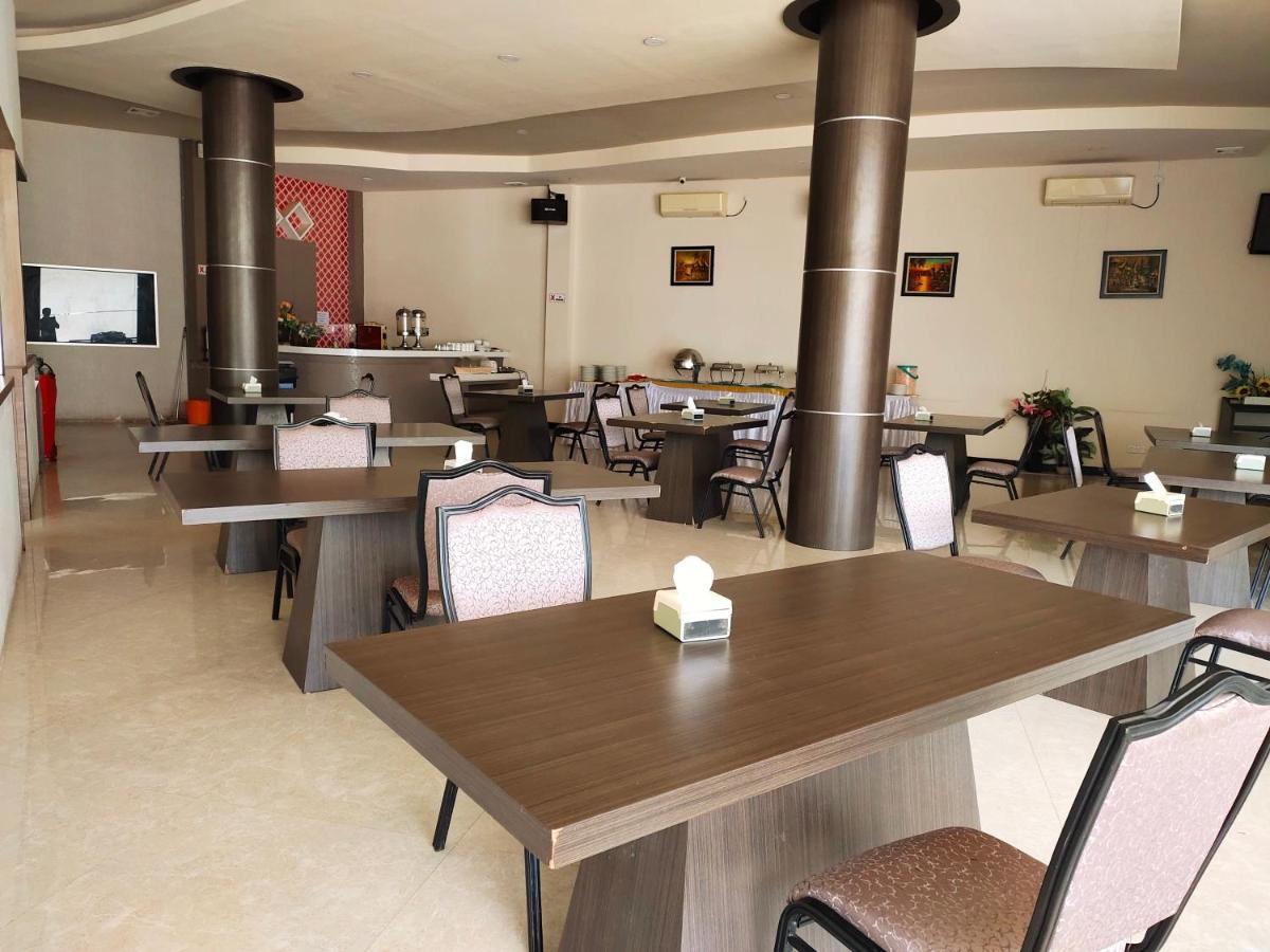 Os Hotel Tanjung Uncang Sagulung Eksteriør billede