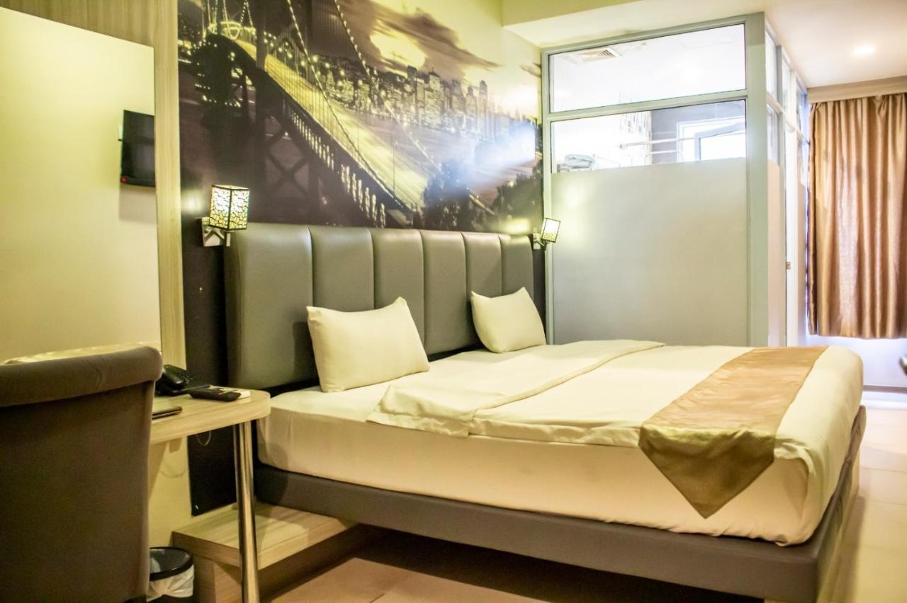Os Hotel Tanjung Uncang Sagulung Eksteriør billede