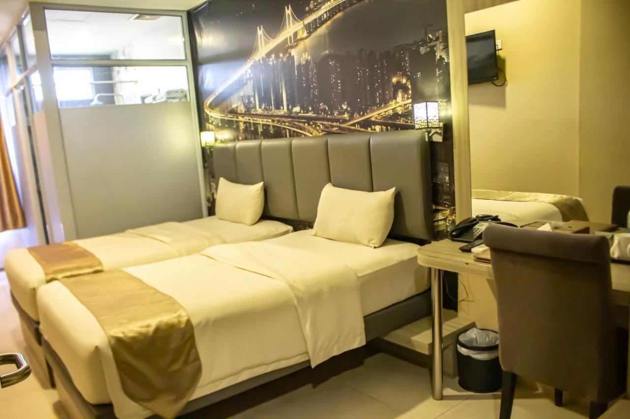 Os Hotel Tanjung Uncang Sagulung Eksteriør billede